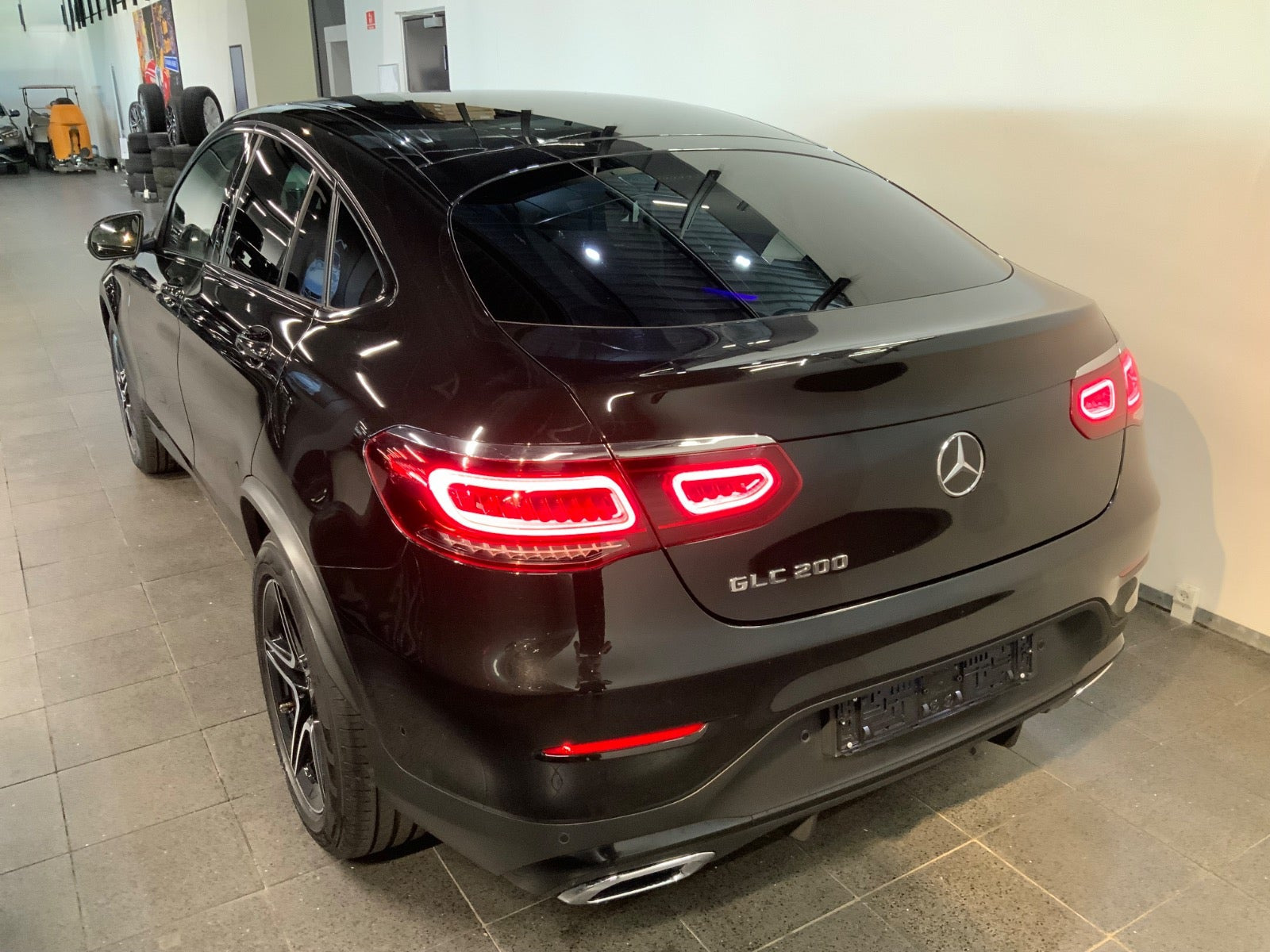 Sort Mercedes GLC200 fra 2020