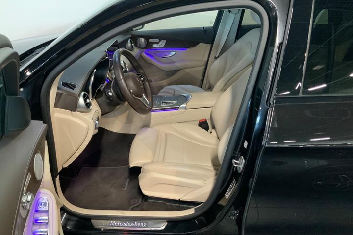 Sort Mercedes GLC200 fra 2020 set indefra