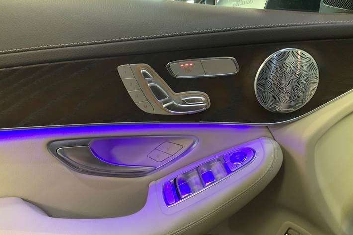 Sort Mercedes GLC200 fra 2020 set indefra