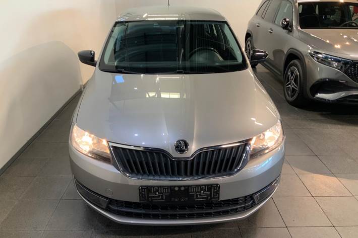 Beige Skoda Rapid fra 2017