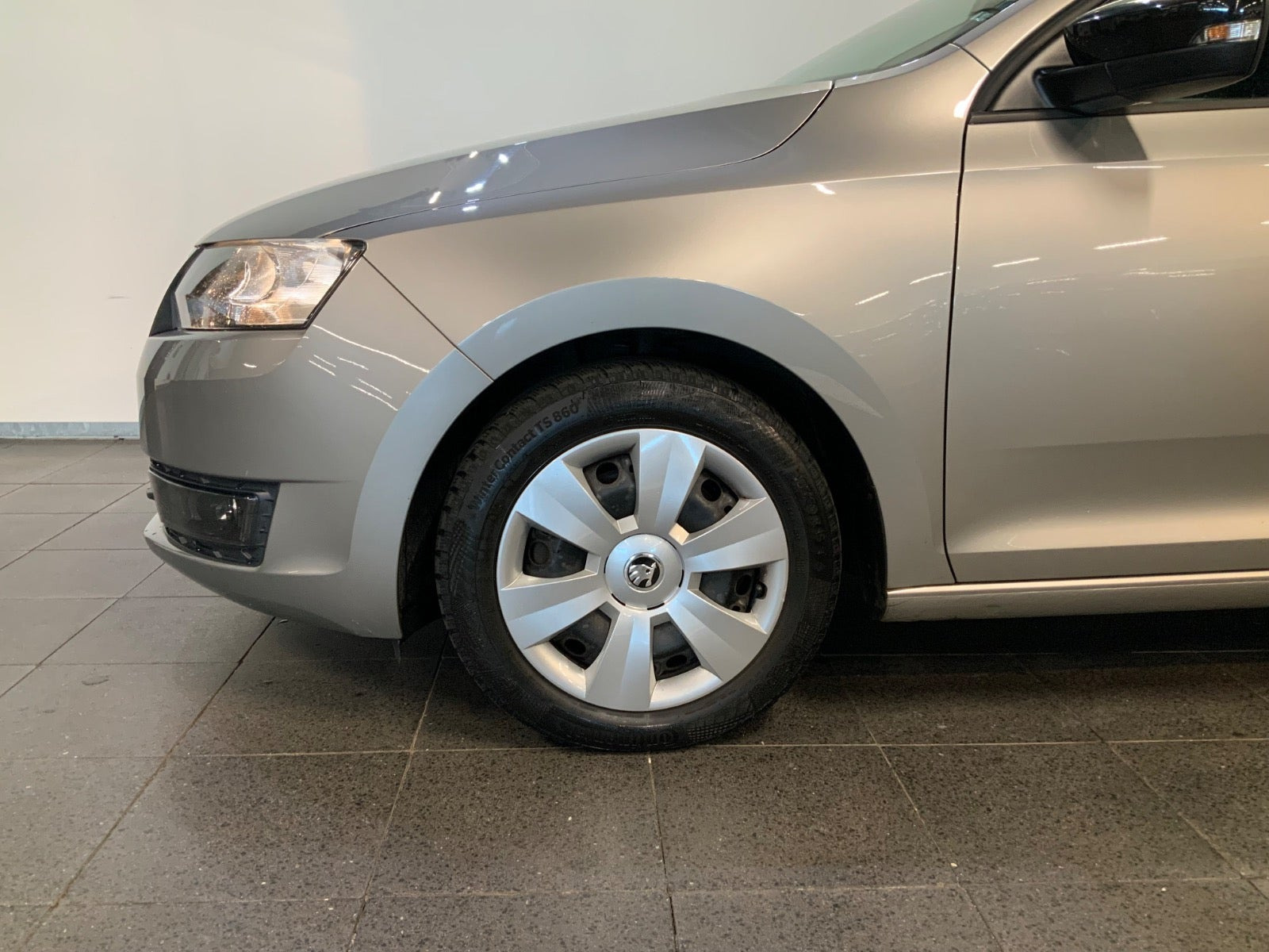 Beige Skoda Rapid fra 2017