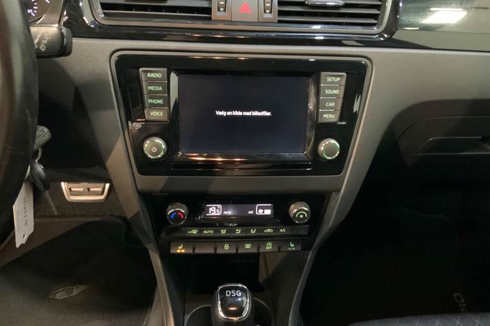 Beige Skoda Rapid fra 2017
