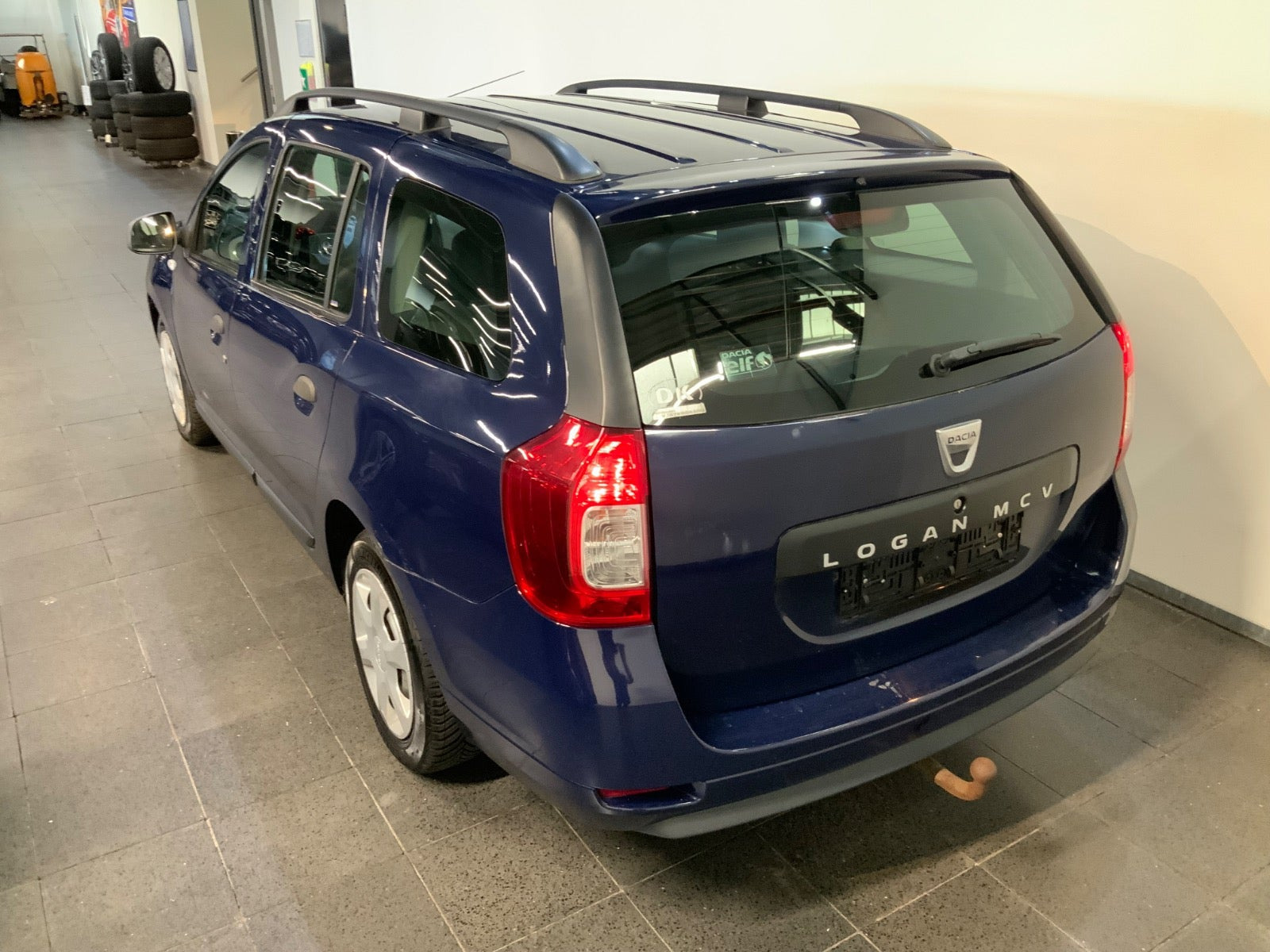 Blå Dacia Logan fra 2014