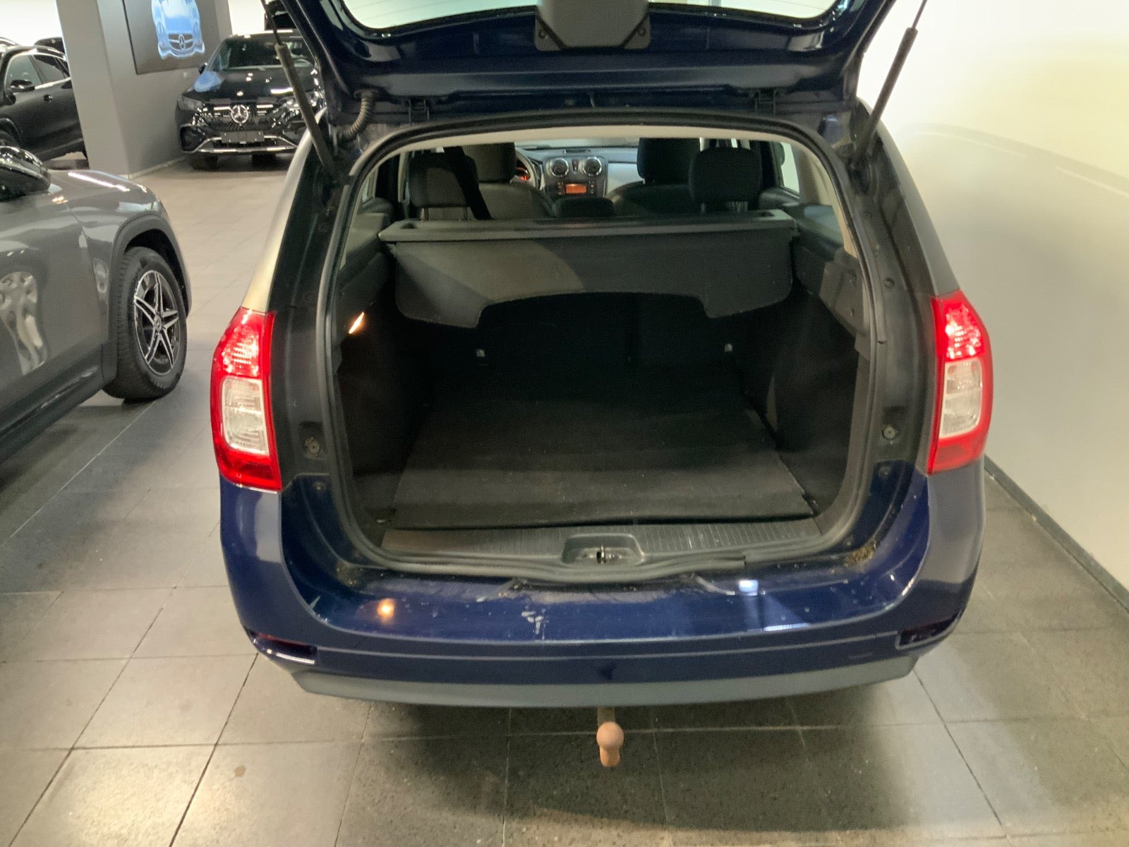 Blå Dacia Logan fra 2014