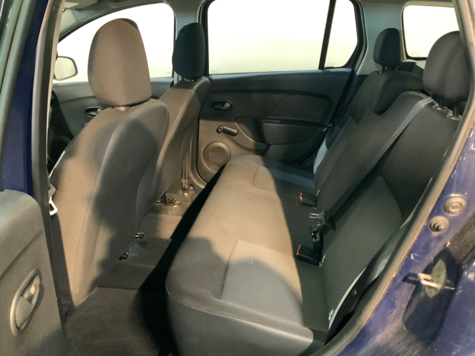 Blå Dacia Logan fra 2014