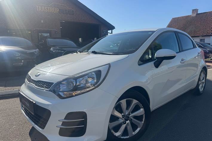 undefined Kia Rio fra 2016 set udefra