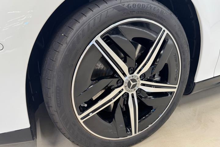 Hvid Mercedes CLA250+ fra 2026