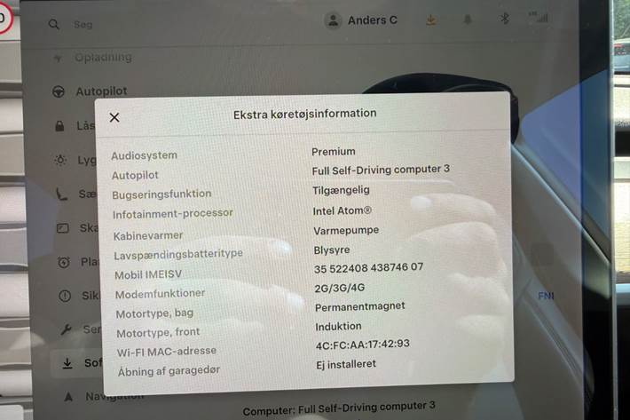Blå Tesla Model Y fra 2021