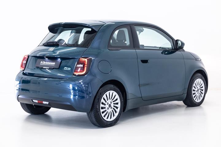 Blå Fiat 500e fra 2023