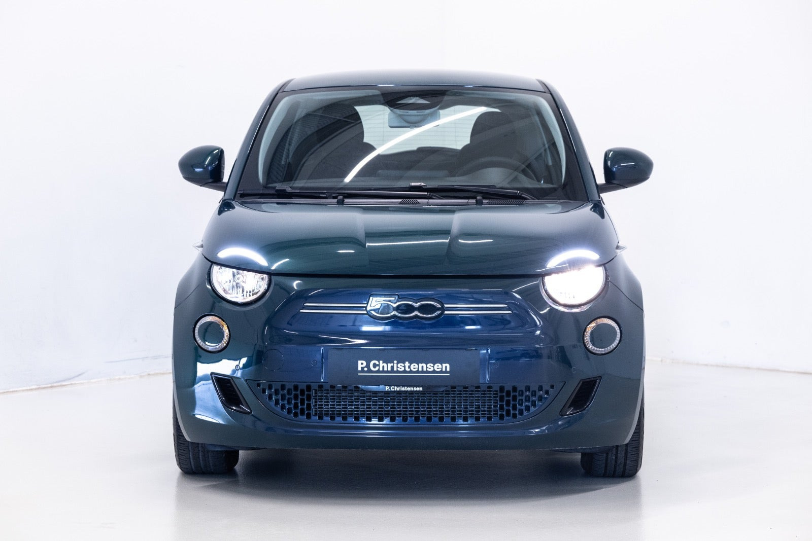 Blå Fiat 500e fra 2023