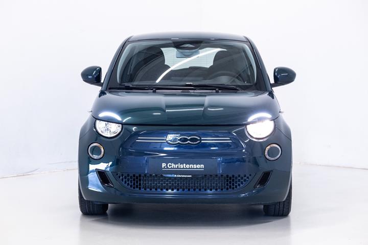 Blå Fiat 500e fra 2023