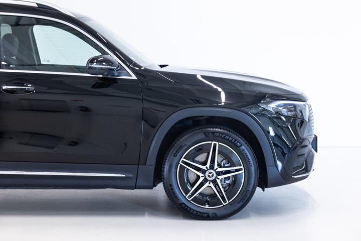 Sort Mercedes EQB250+ fra 2026