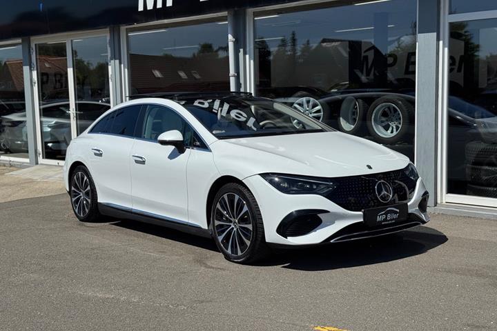 Hvid Mercedes EQE350 fra 2024