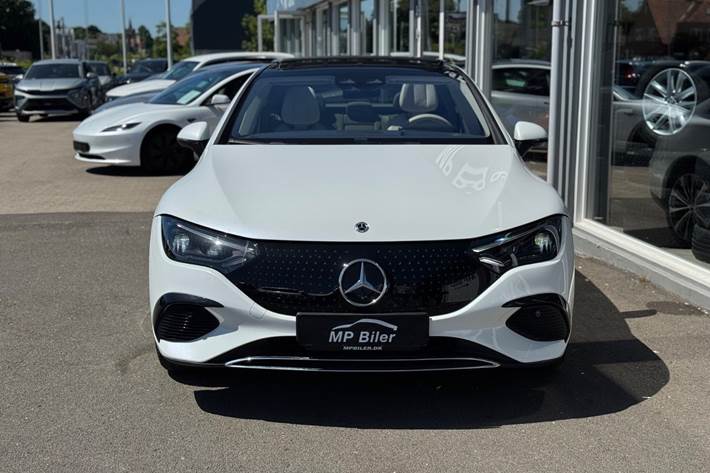 Hvid Mercedes EQE350 fra 2024