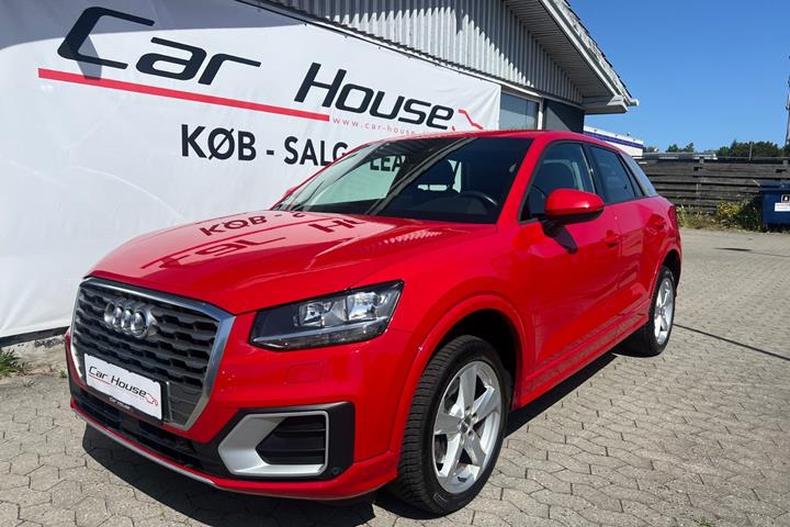 Rød Audi Q2 fra 2018 set udefra