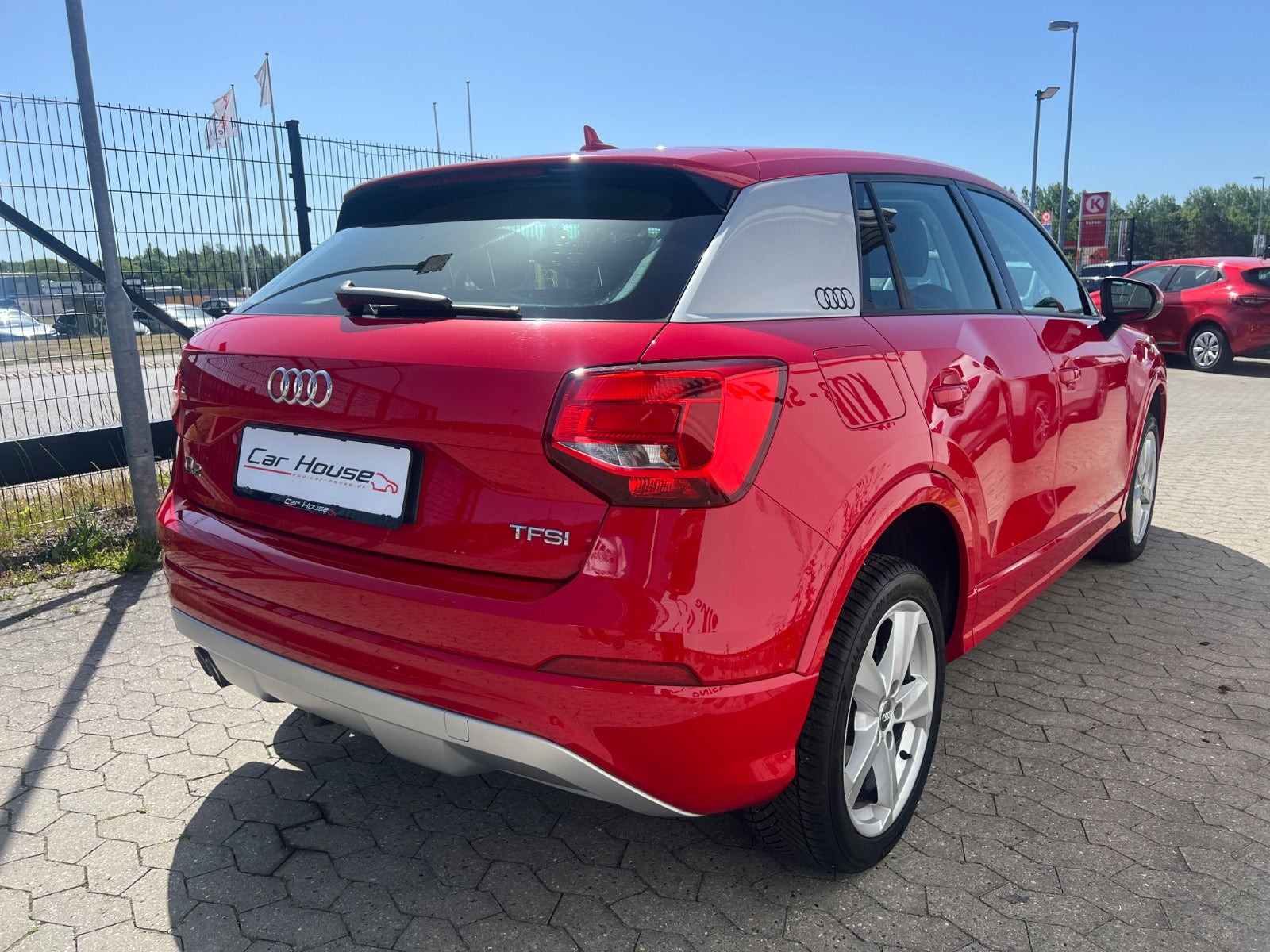 Rød Audi Q2 fra 2018