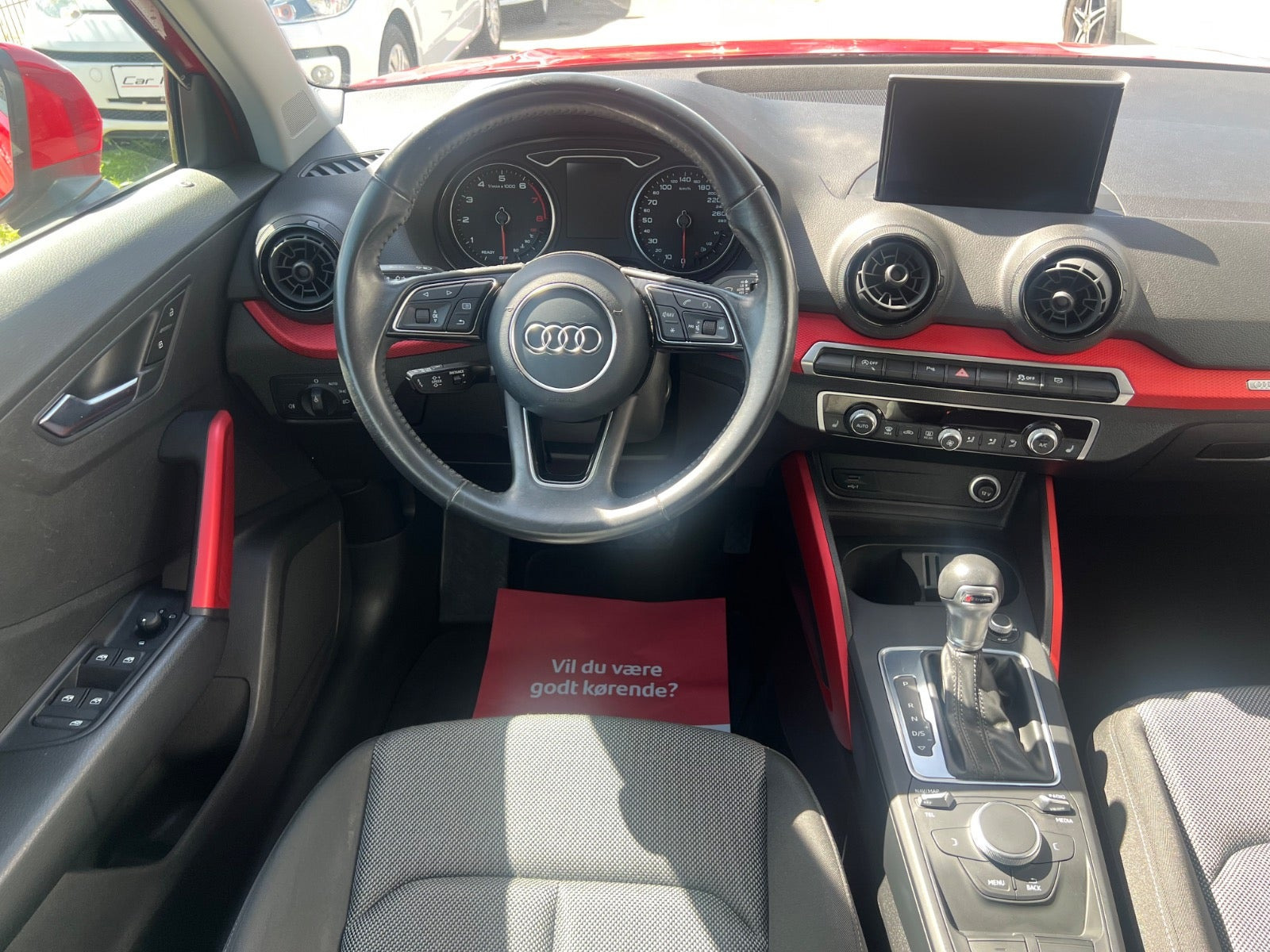 Rød Audi Q2 fra 2018