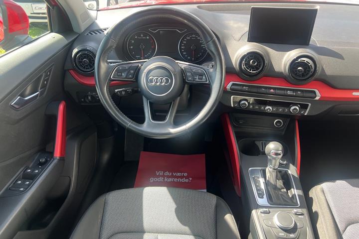 Rød Audi Q2 fra 2018