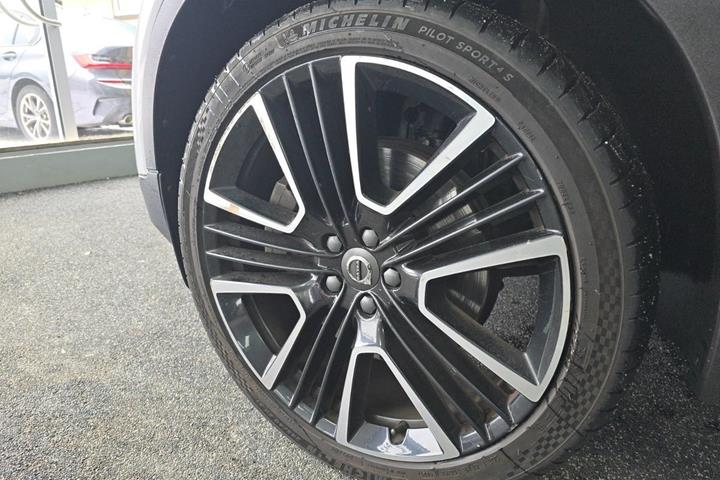 Hvid Volvo XC40 fra 2021