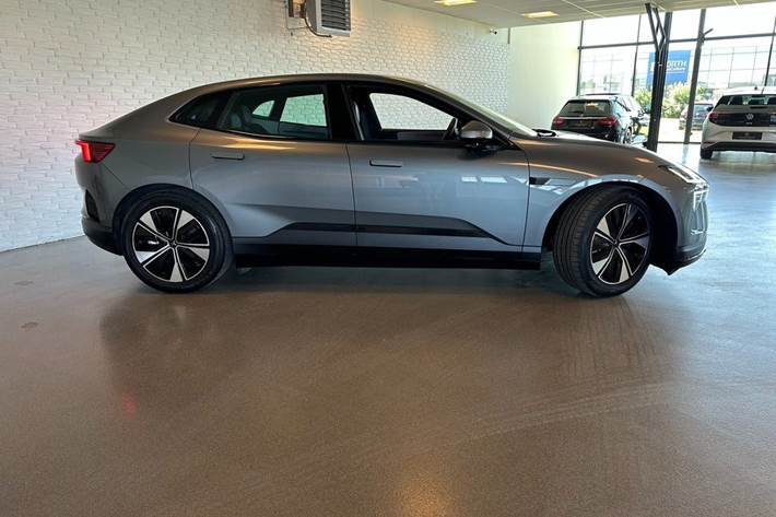 Grå Polestar 4 fra 2025