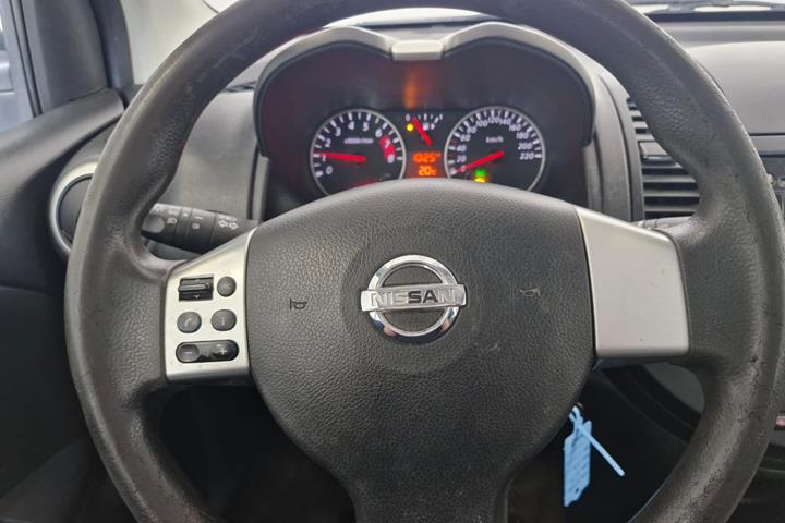 Hvid Nissan Note fra 2012