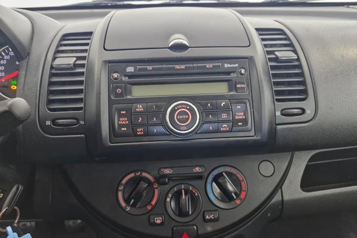 Hvid Nissan Note fra 2012