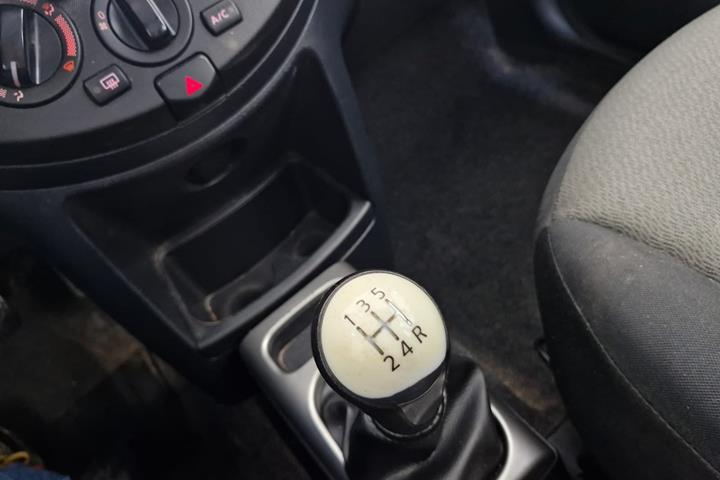 Hvid Nissan Note fra 2012
