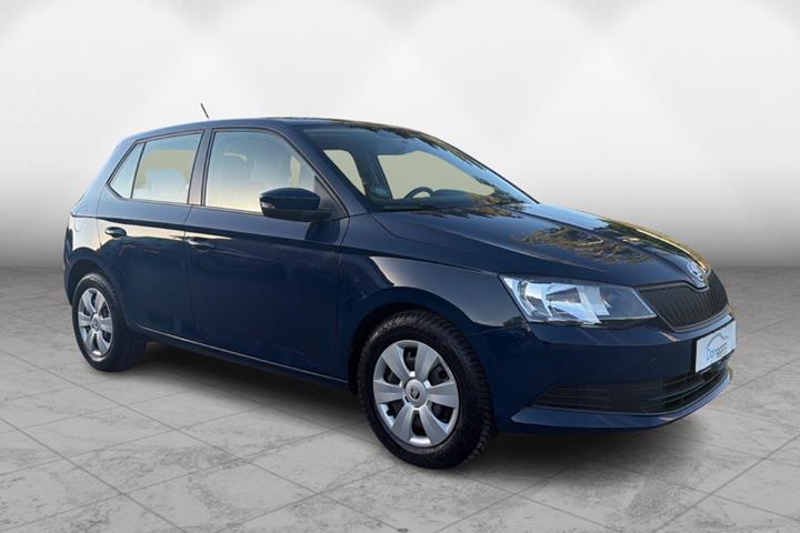 Blå Skoda Fabia fra 2016
