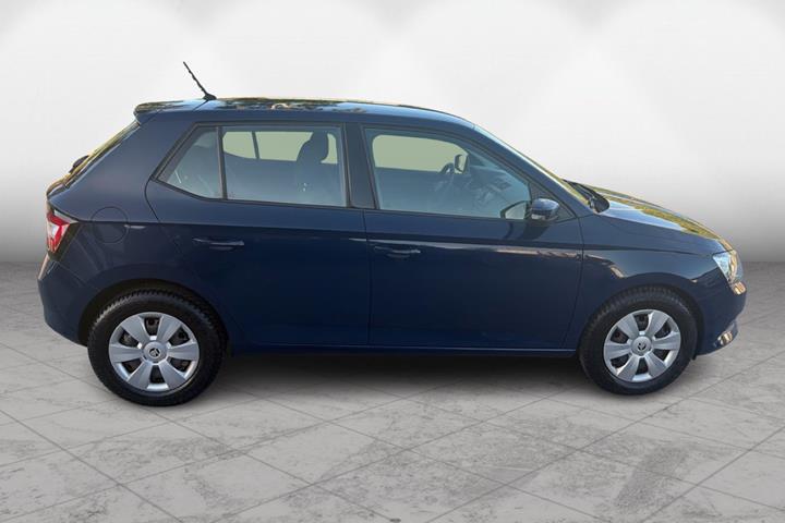 Blå Skoda Fabia fra 2016