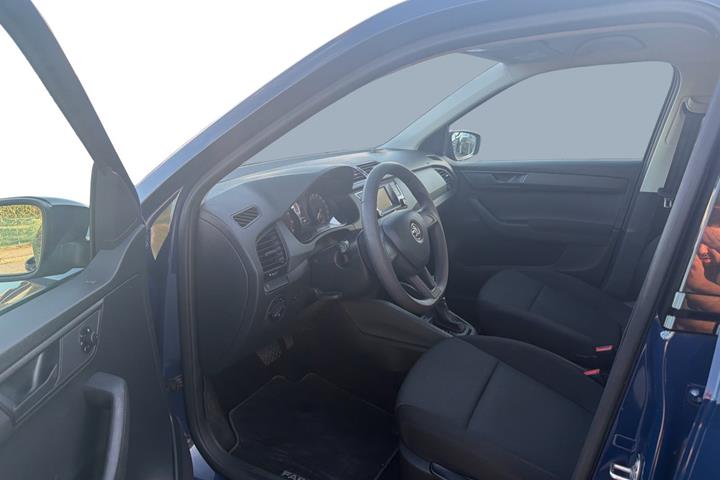 Blå Skoda Fabia fra 2016