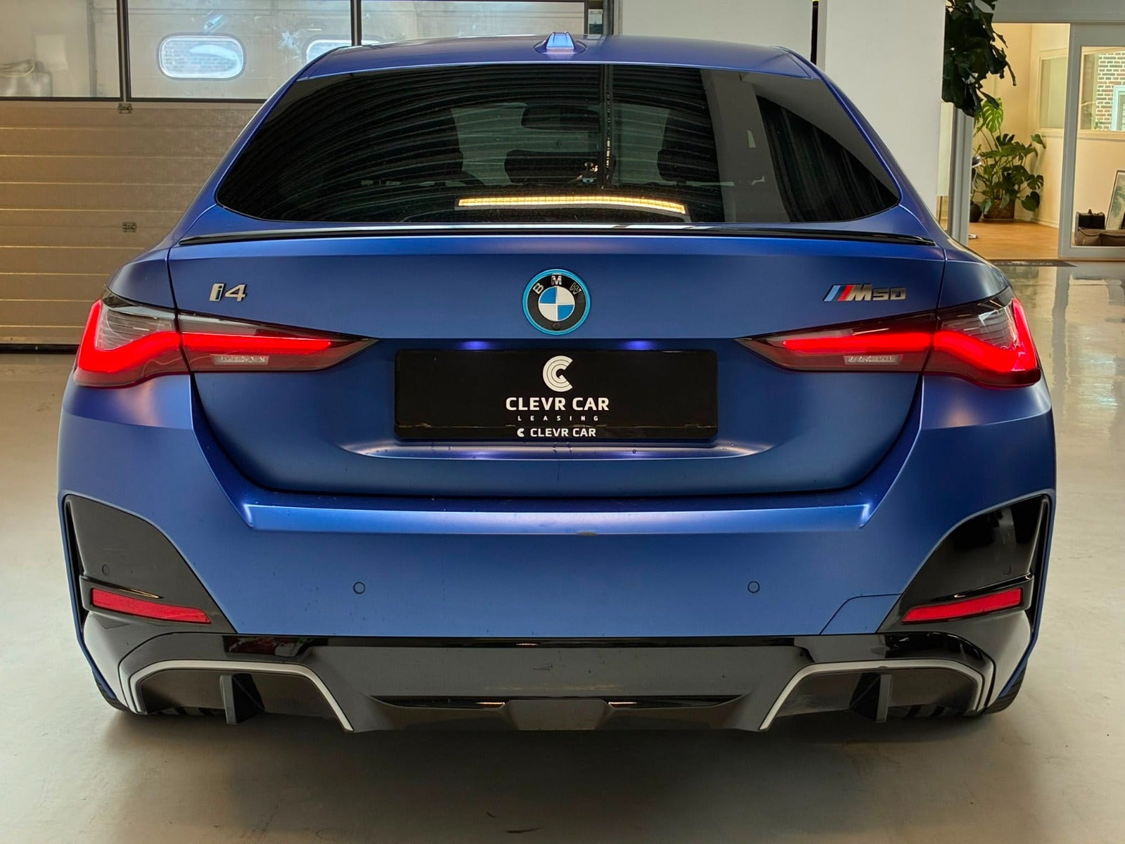 Blå BMW i4 fra 2023