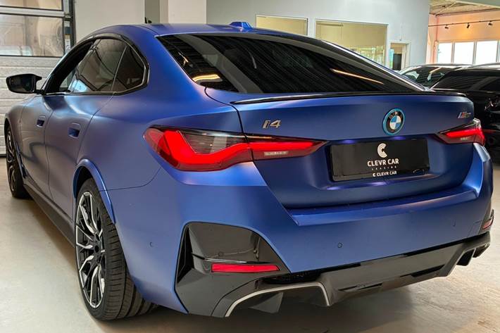 Blå BMW i4 fra 2023