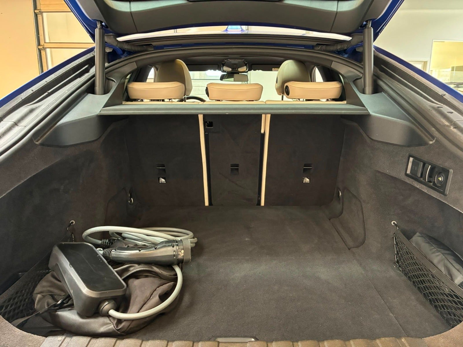 Blå BMW i4 fra 2023
