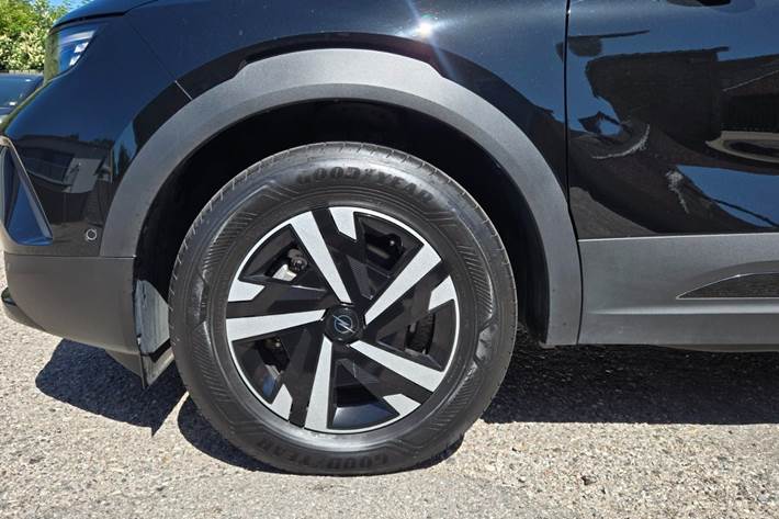 Sort Opel Mokka-e fra 2025