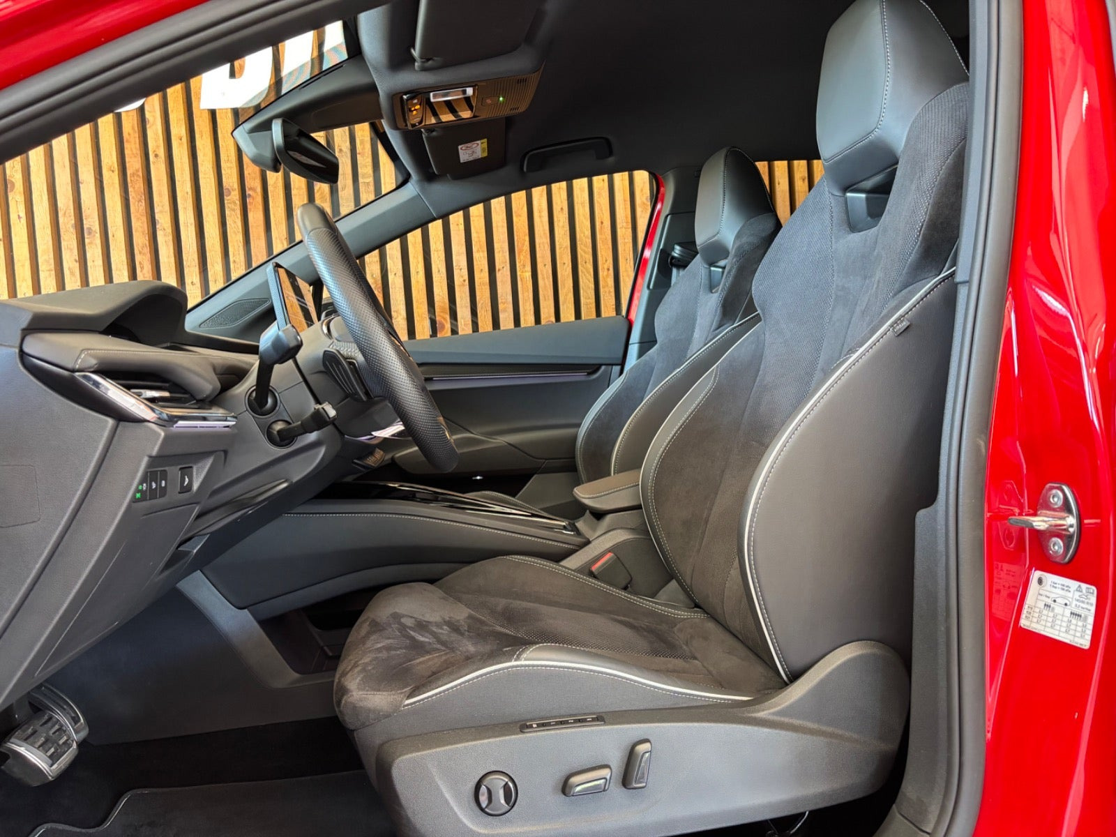 Grøn Skoda Enyaq fra 2023