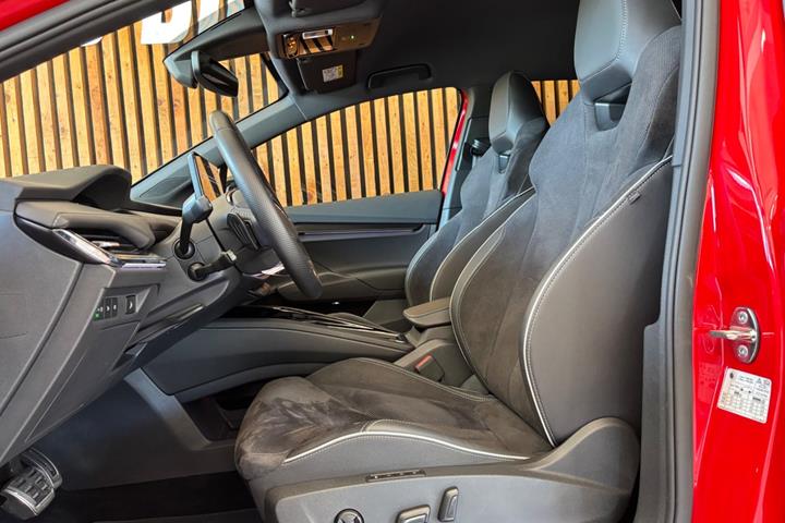 Grøn Skoda Enyaq fra 2023