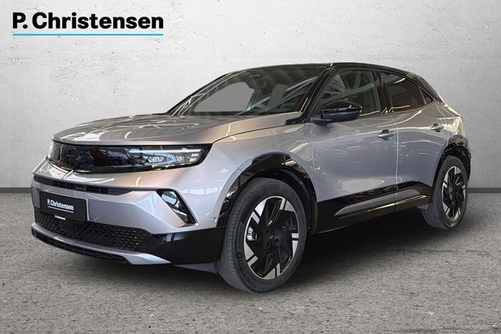 Grå Opel Mokka-e fra 2025 set udefra