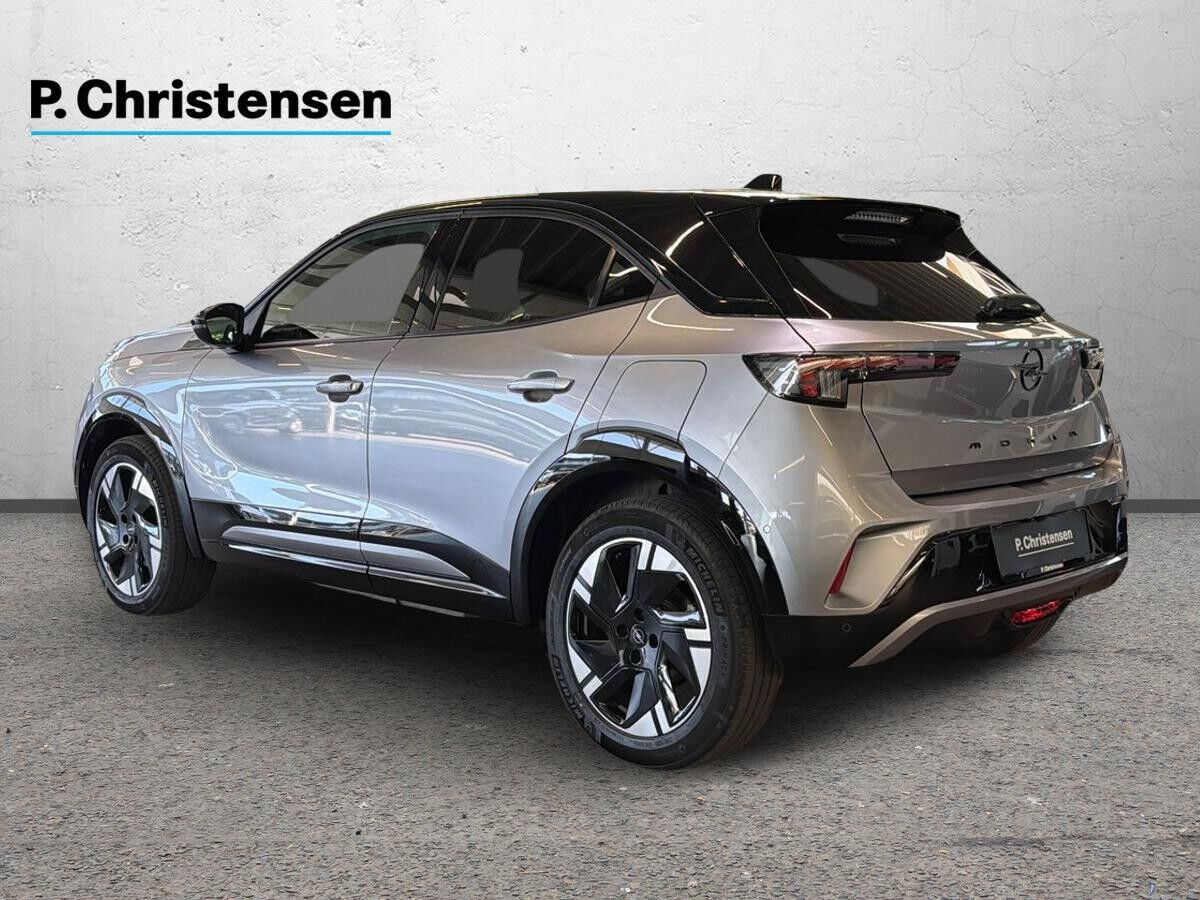 Grå Opel Mokka-e fra 2025