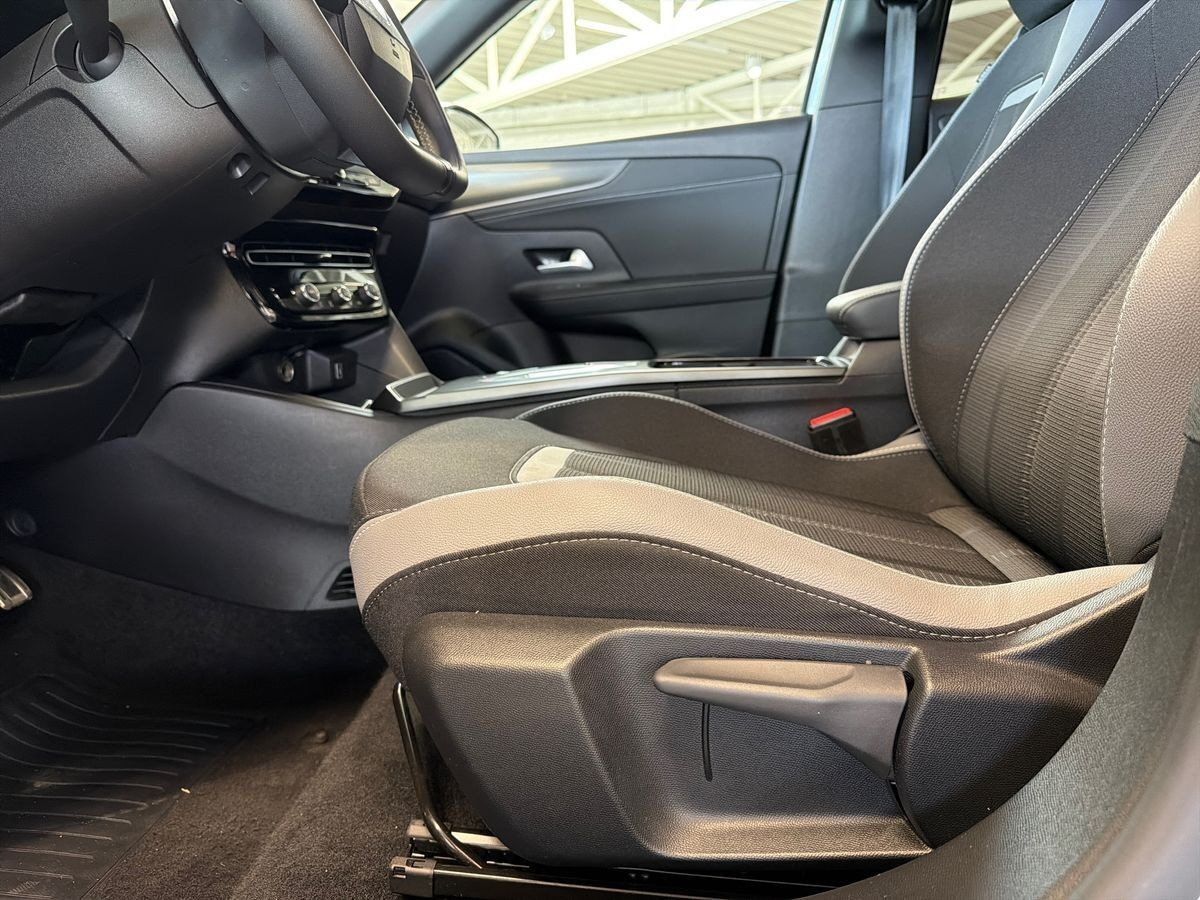 Grå Opel Mokka-e fra 2025