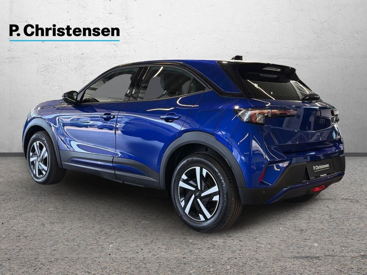 Blå Opel Mokka-e fra 2025