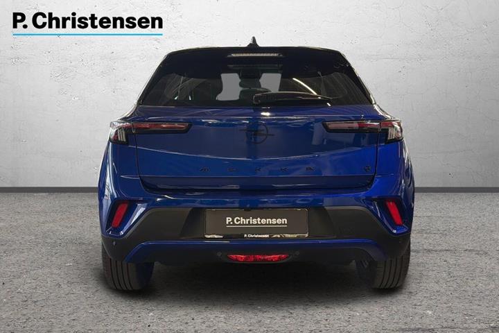 Blå Opel Mokka-e fra 2025