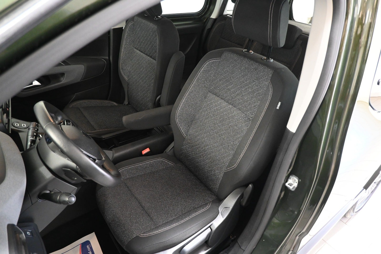 Grøn Peugeot e-Rifter fra 2025