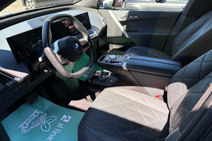 Hvid BMW iX fra 2023