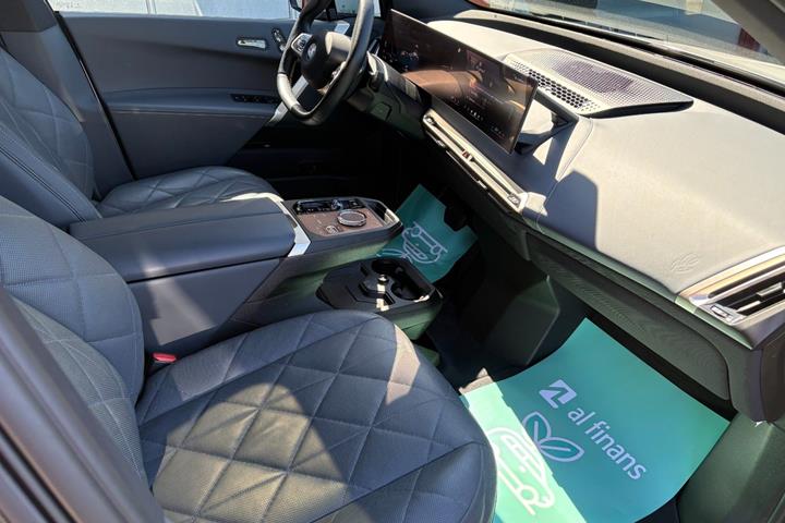 Hvid BMW iX fra 2023