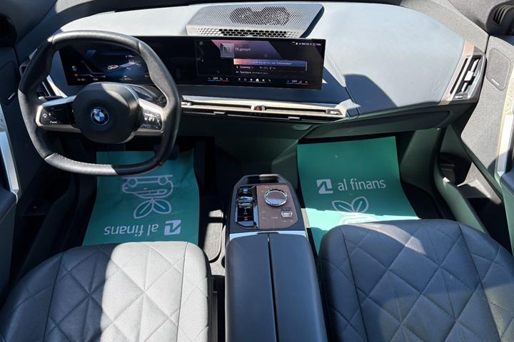 Hvid BMW iX fra 2023