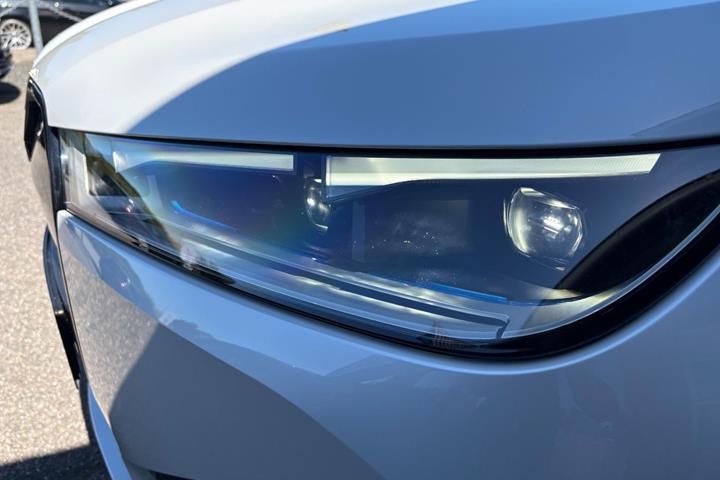 Hvid BMW iX fra 2023