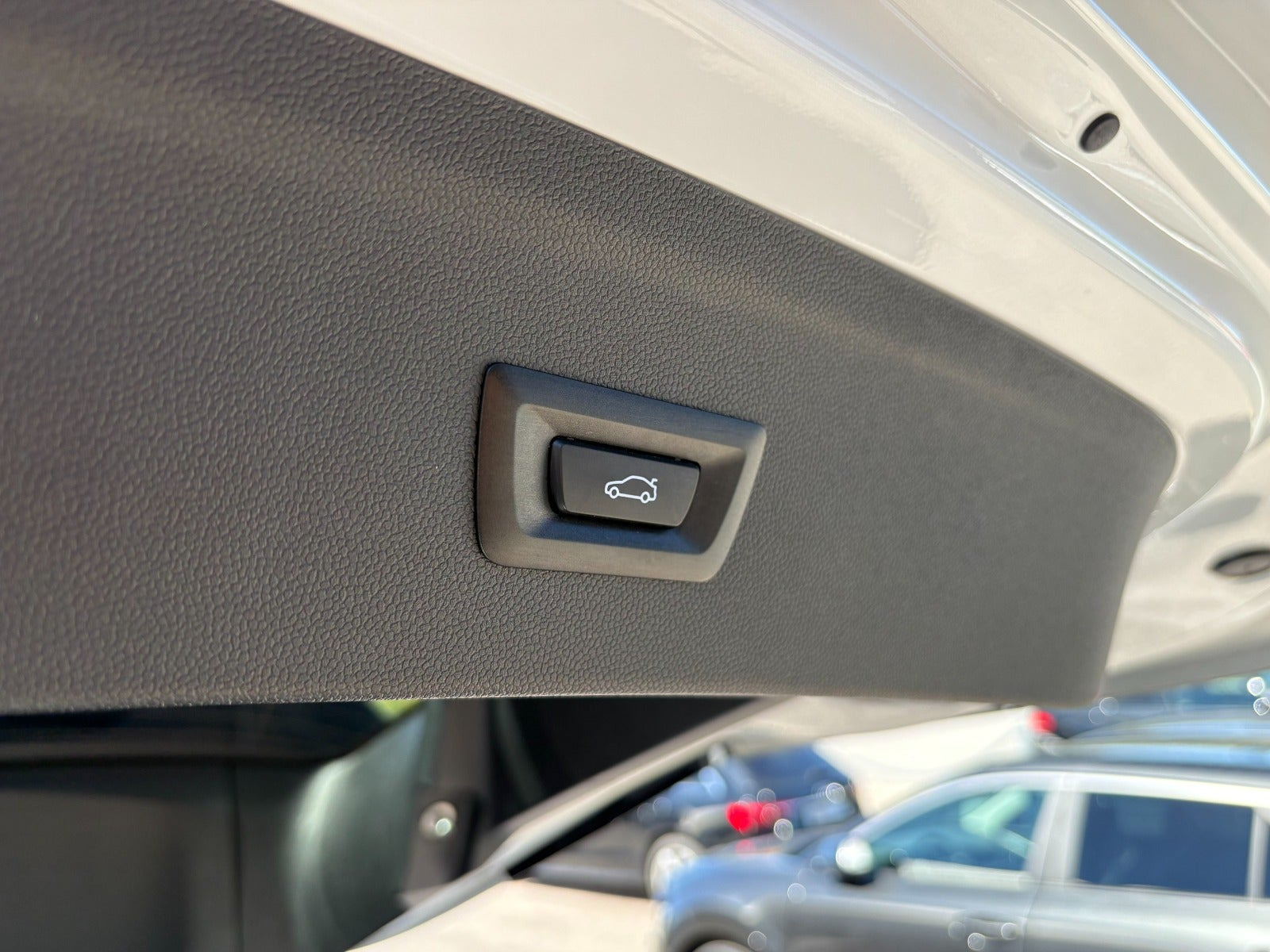 Hvid BMW iX fra 2023
