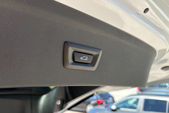 Hvid BMW iX fra 2023