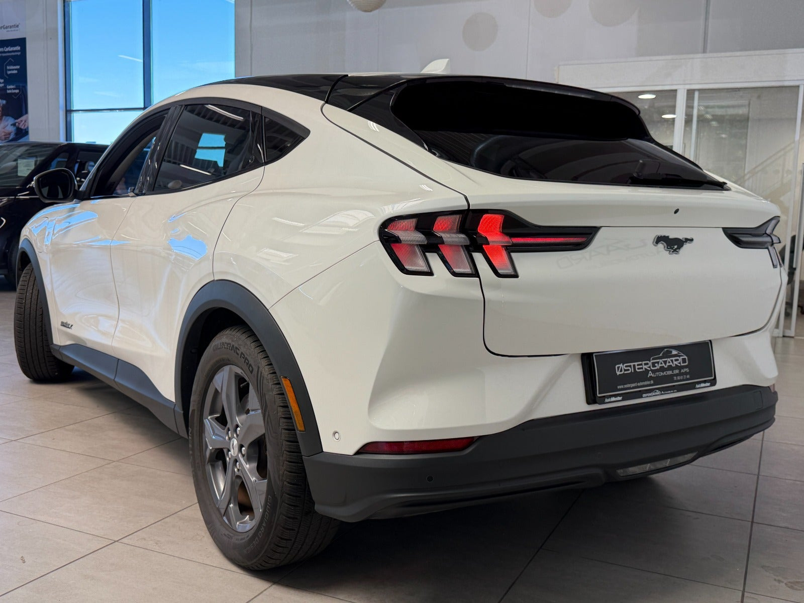 Hvid Ford Mustang Mach-E fra 2023