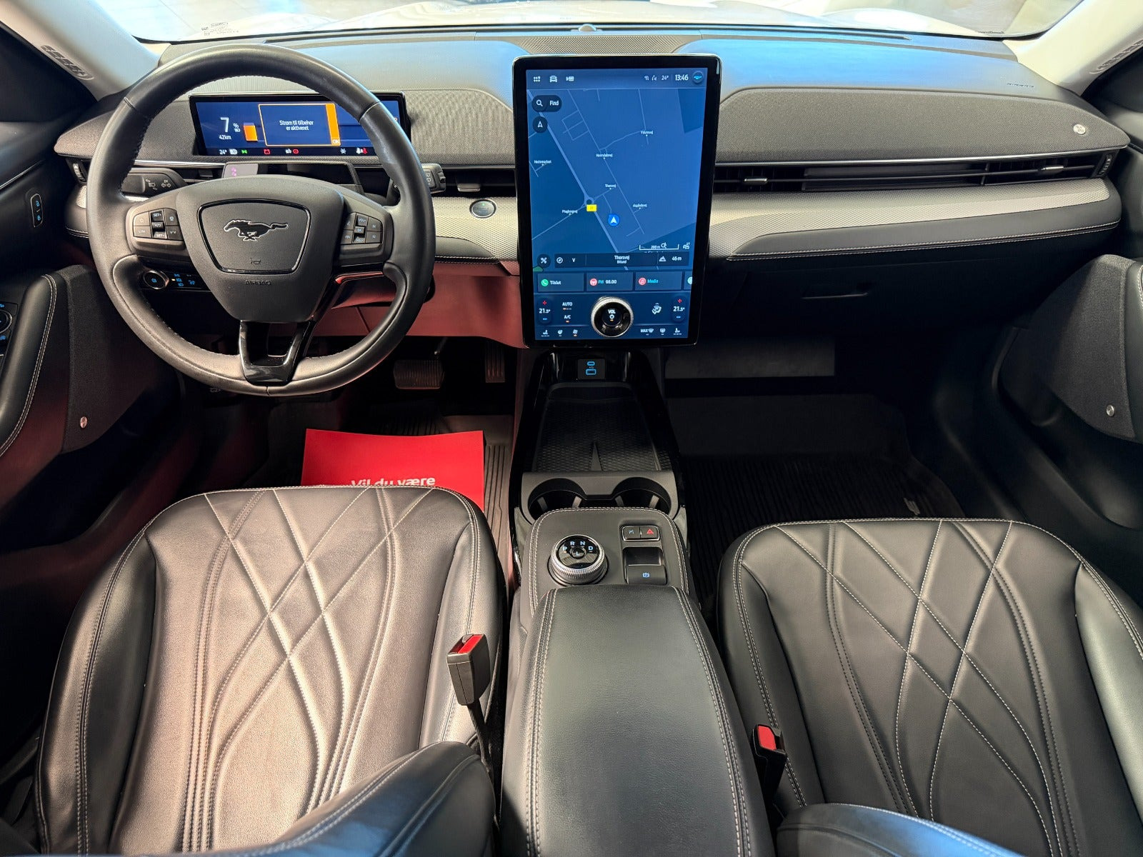 Hvid Ford Mustang Mach-E fra 2023